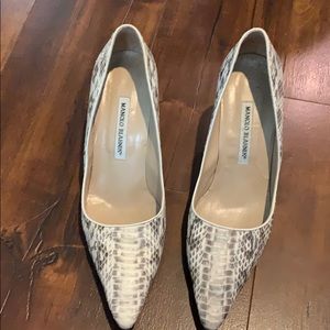 Manolo Blahnik size 39 heels